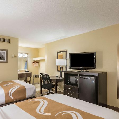 Quality Inn University Lansing Buitenkant foto
