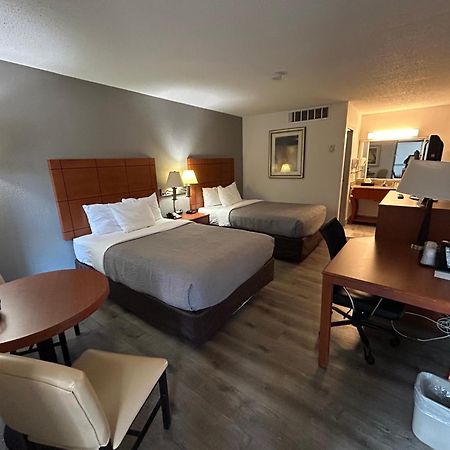 Quality Inn University Lansing Buitenkant foto