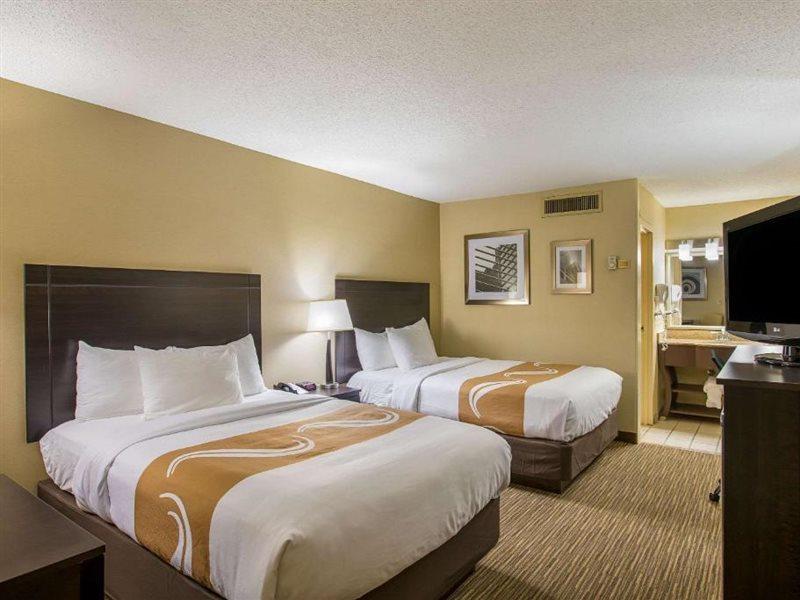Quality Inn University Lansing Buitenkant foto