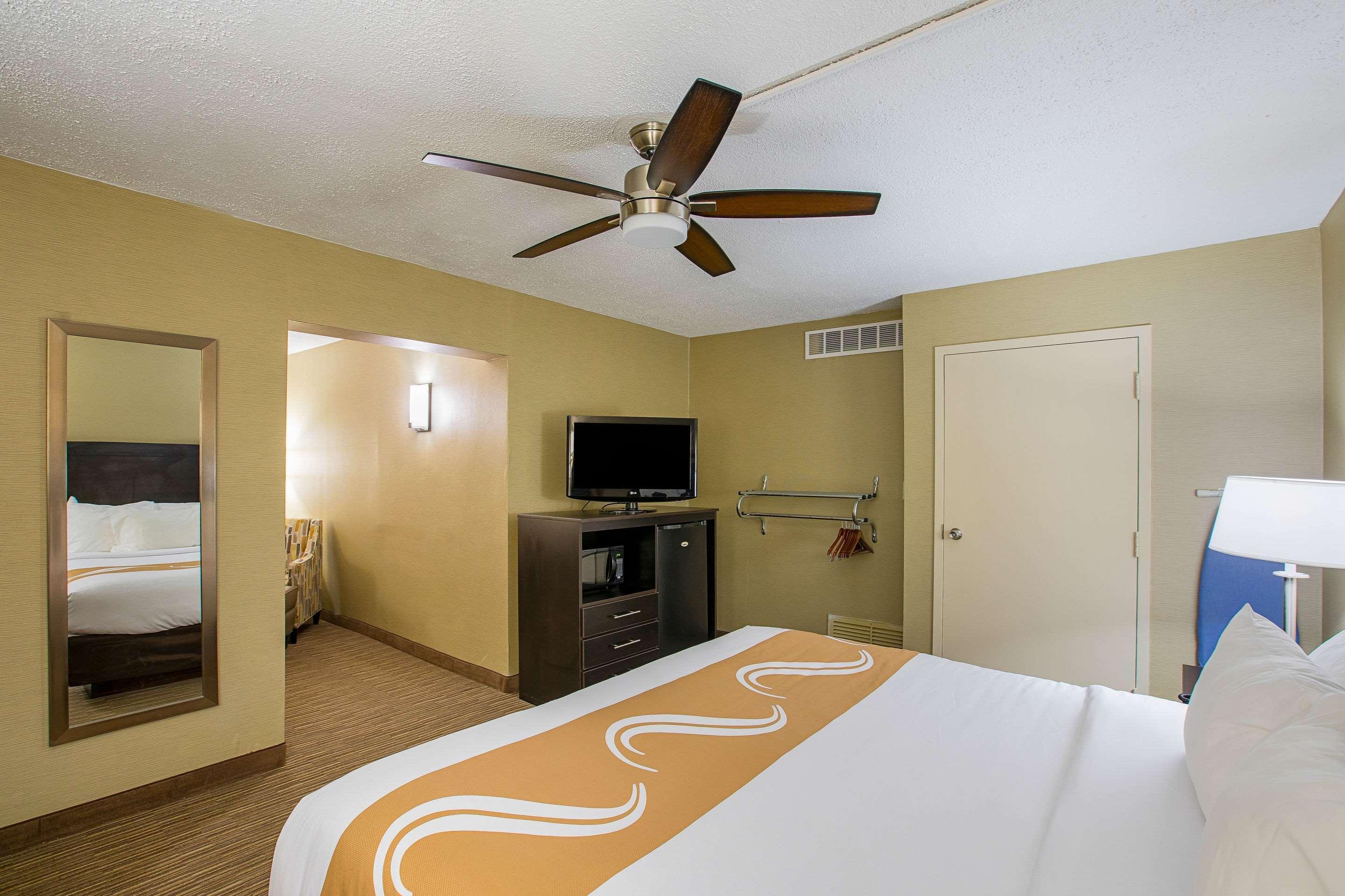 Quality Inn University Lansing Buitenkant foto