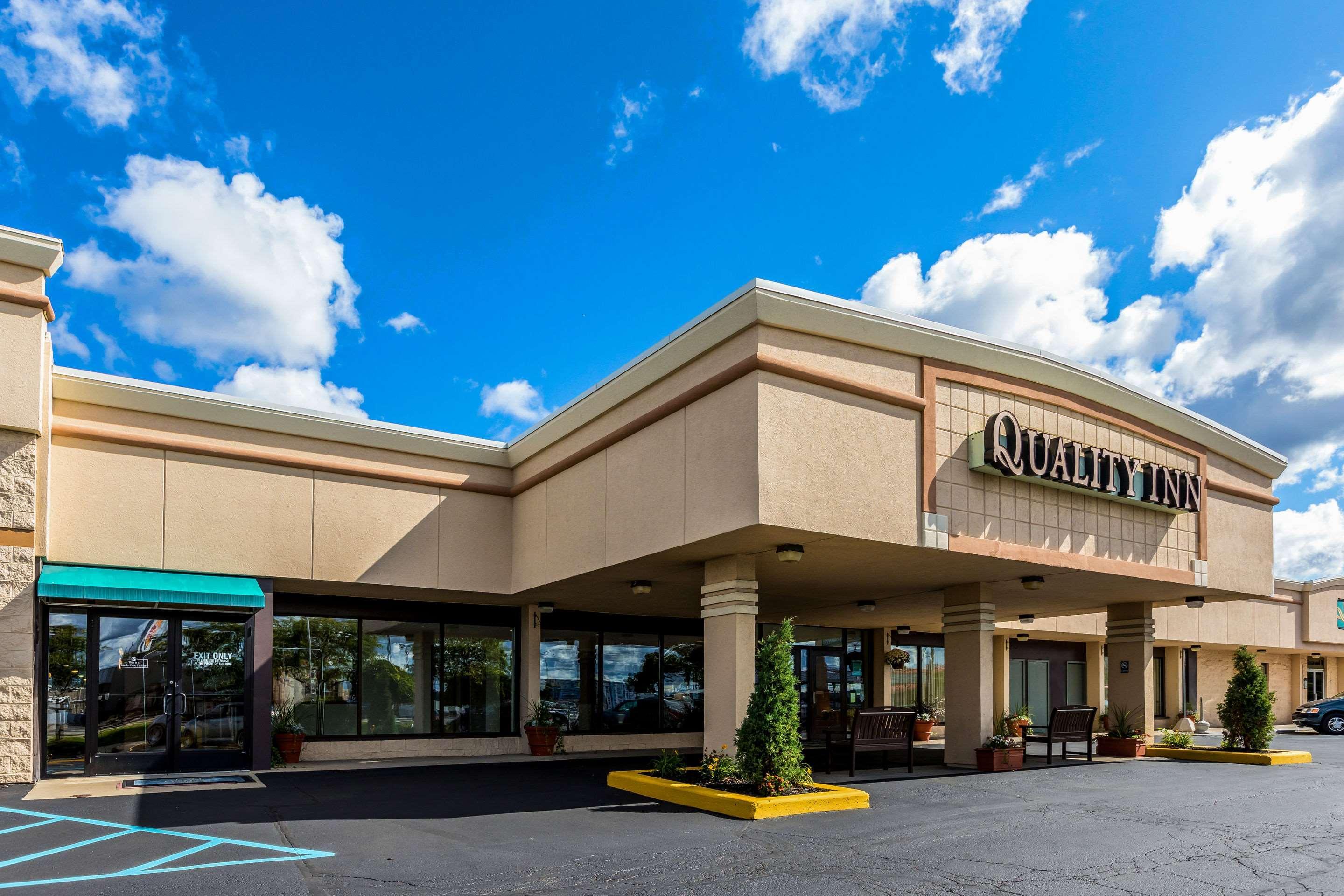 Quality Inn University Lansing Buitenkant foto
