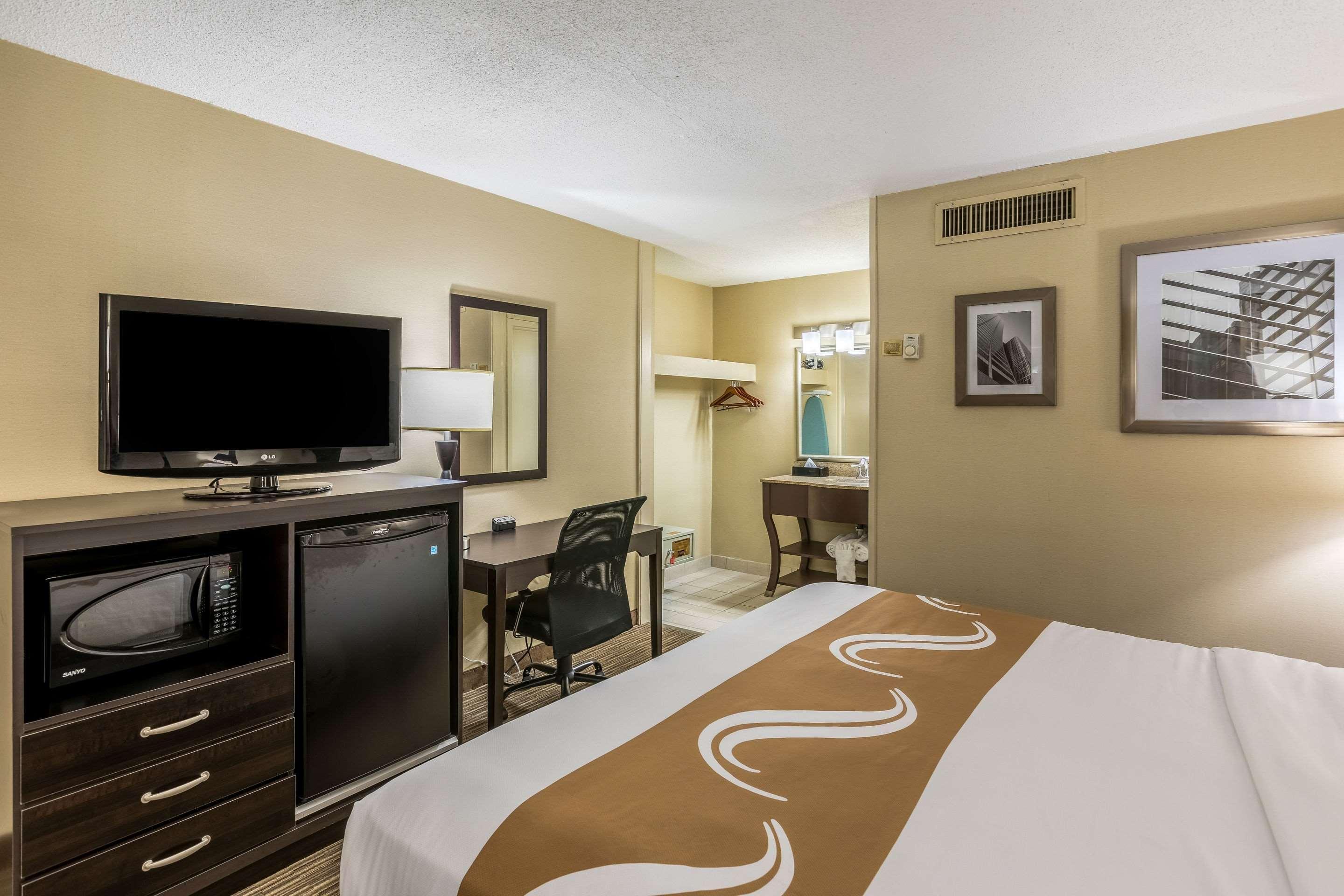 Quality Inn University Lansing Buitenkant foto
