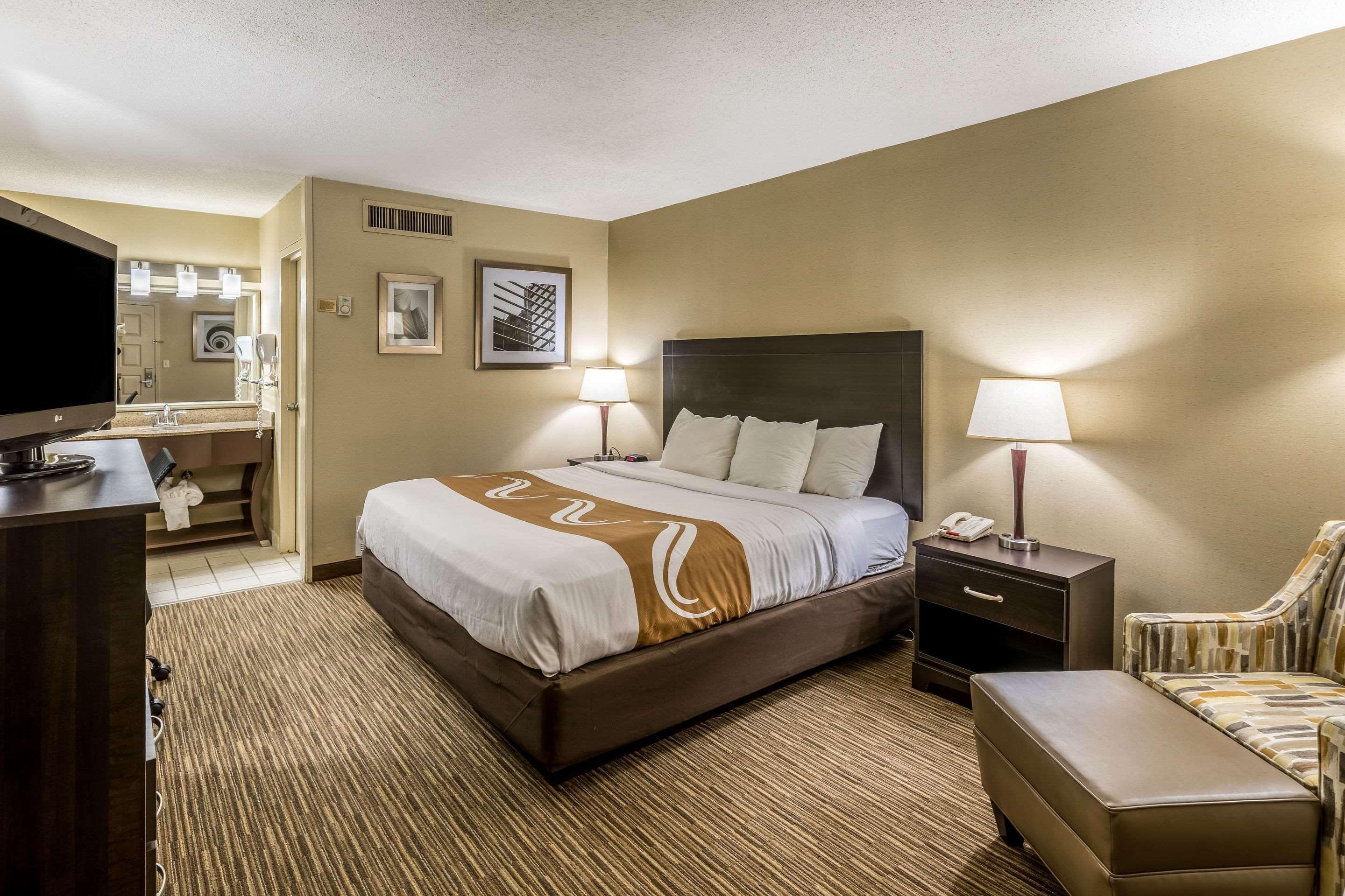 Quality Inn University Lansing Buitenkant foto