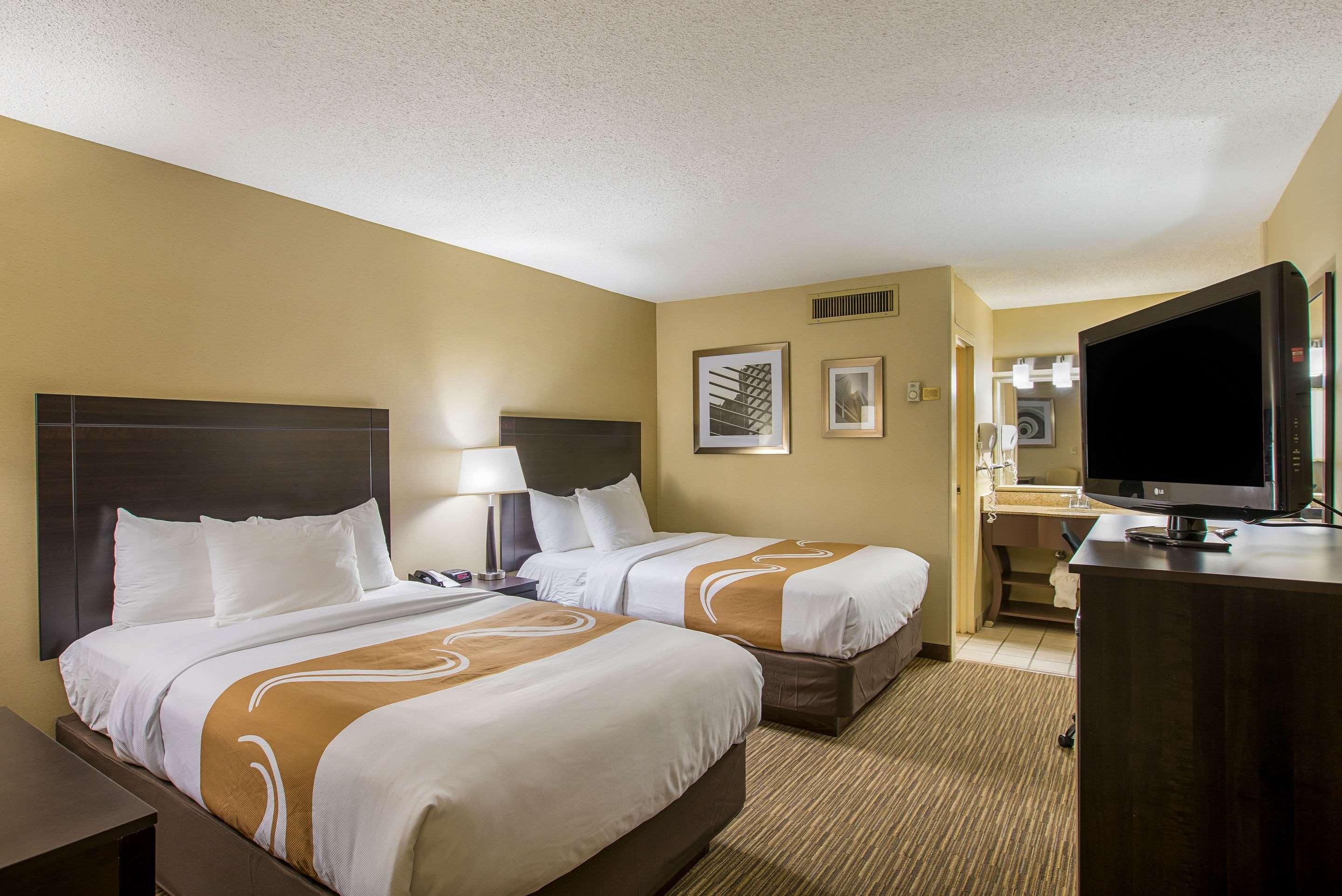 Quality Inn University Lansing Buitenkant foto