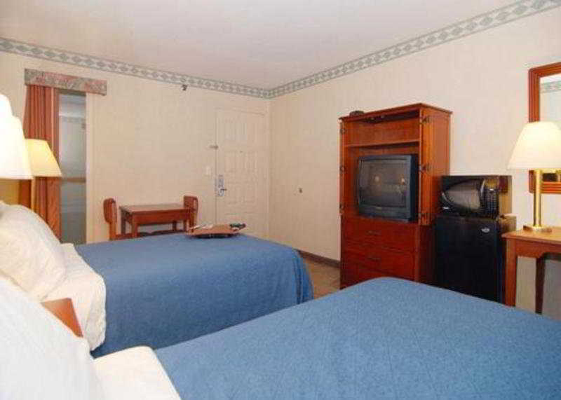 Quality Inn University Lansing Buitenkant foto