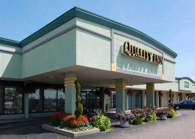 Quality Inn University Lansing Buitenkant foto