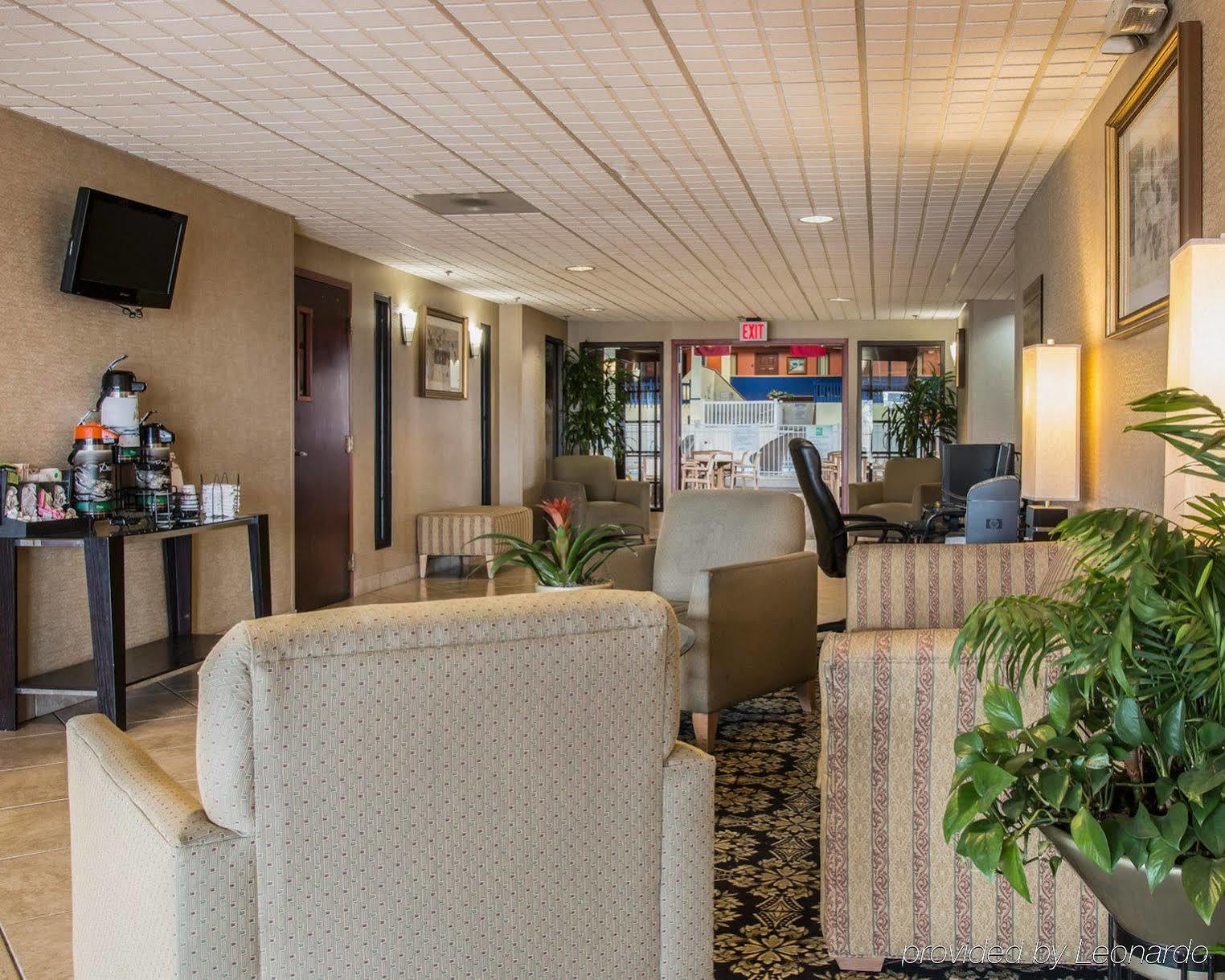 Quality Inn University Lansing Buitenkant foto