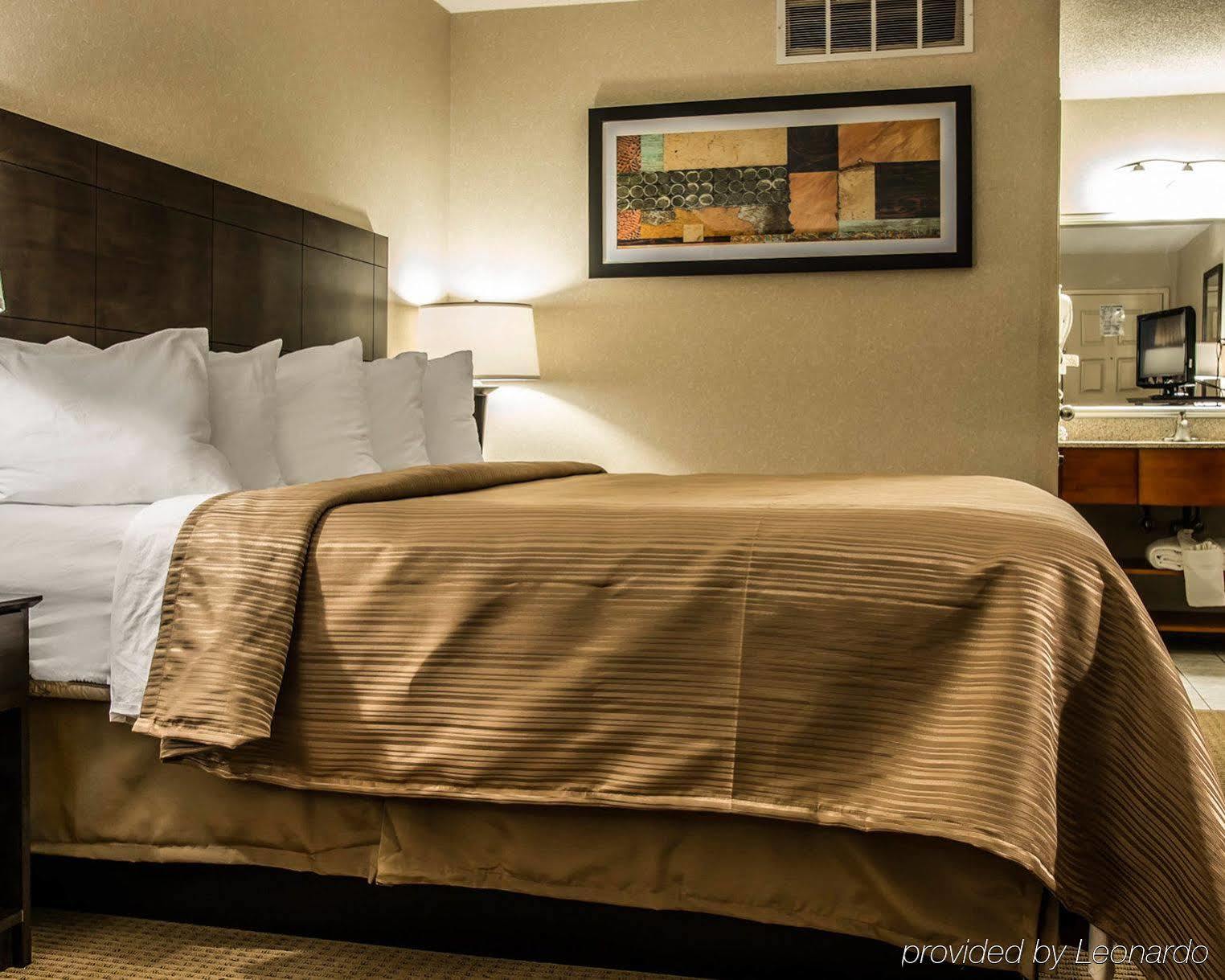Quality Inn University Lansing Buitenkant foto