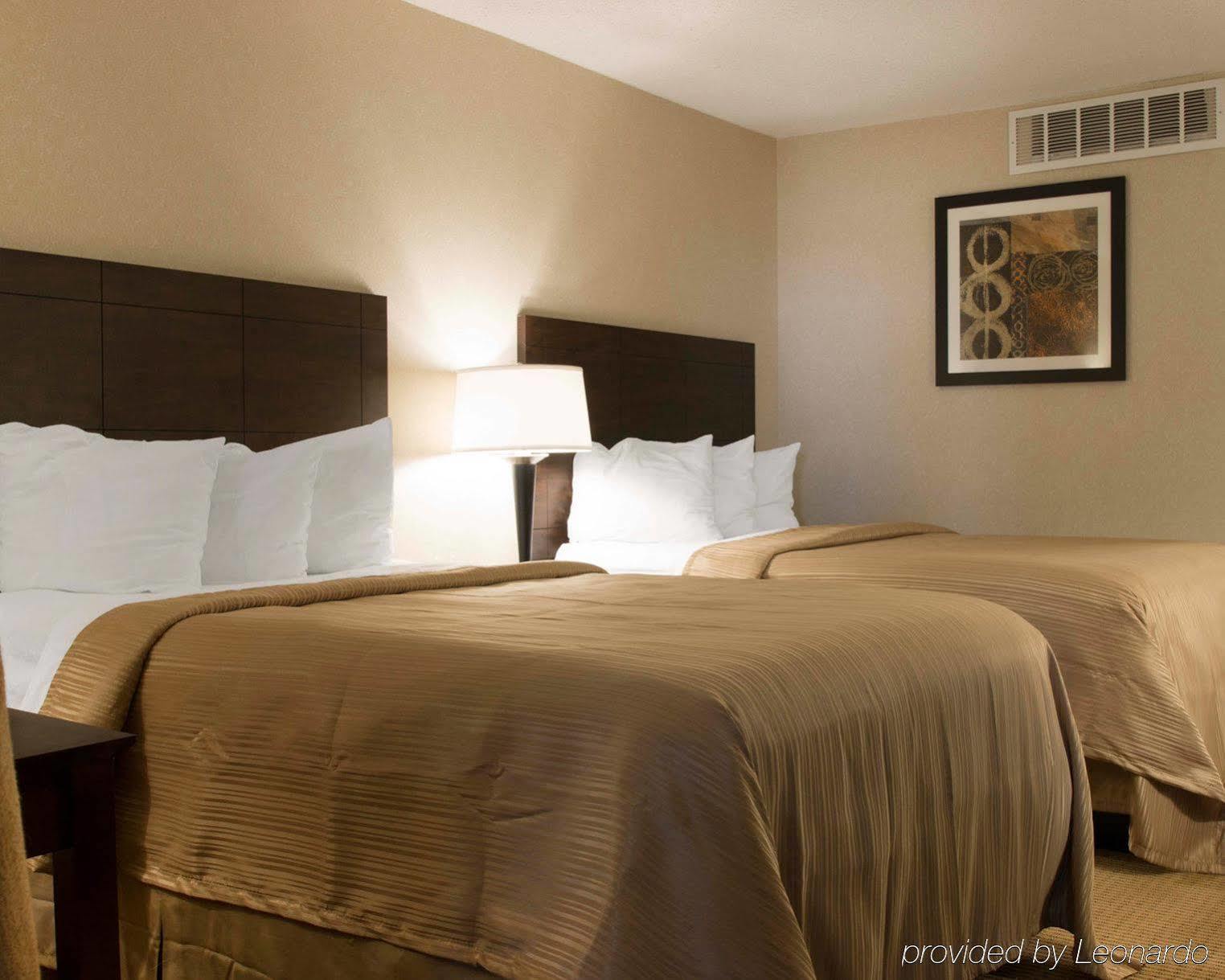 Quality Inn University Lansing Buitenkant foto