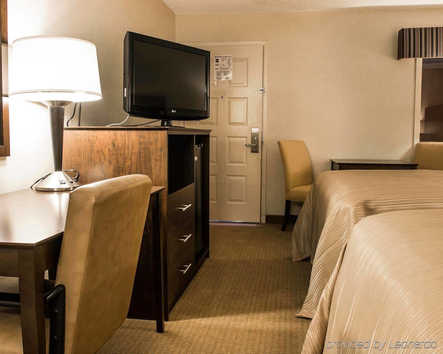 Quality Inn University Lansing Buitenkant foto