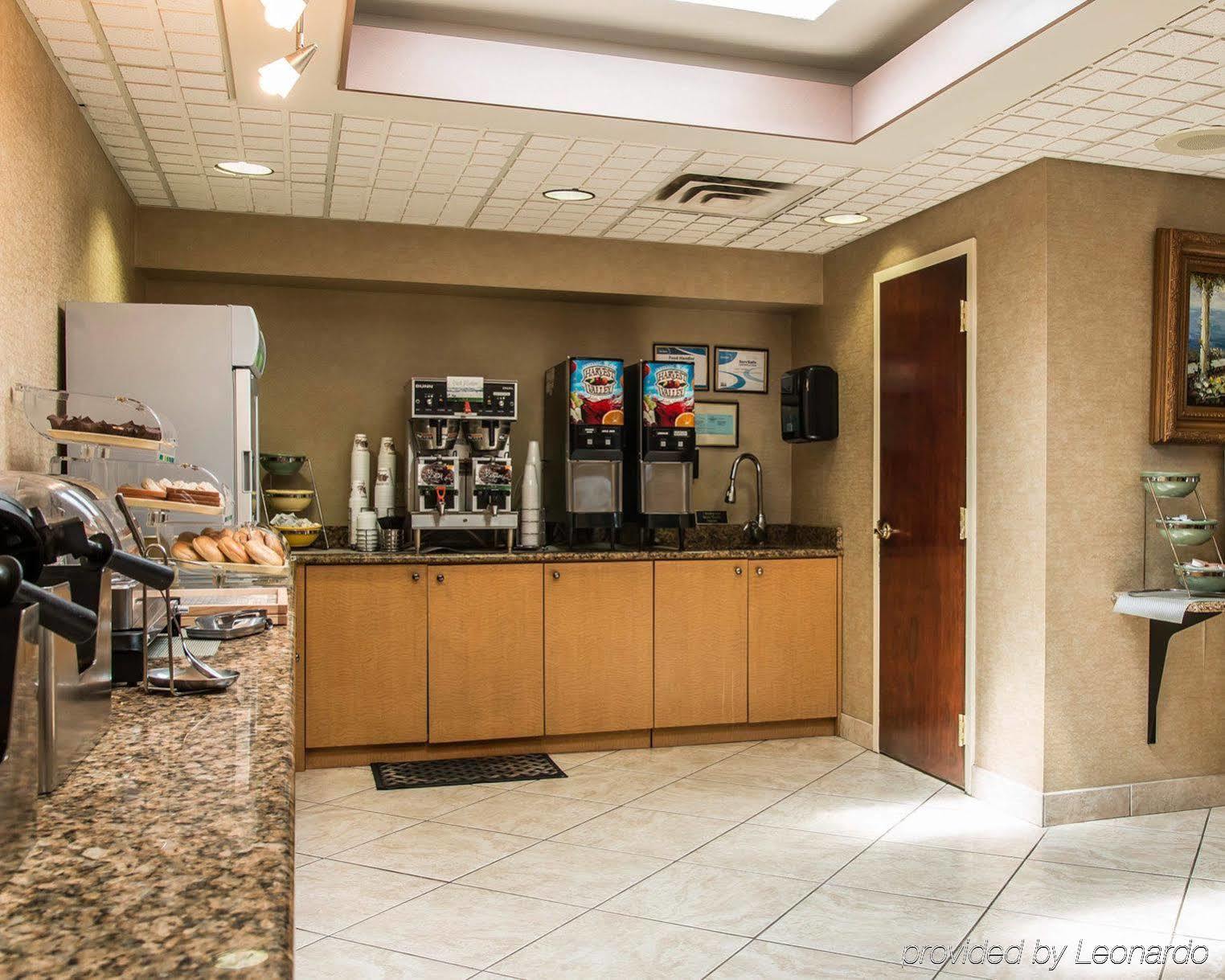 Quality Inn University Lansing Buitenkant foto