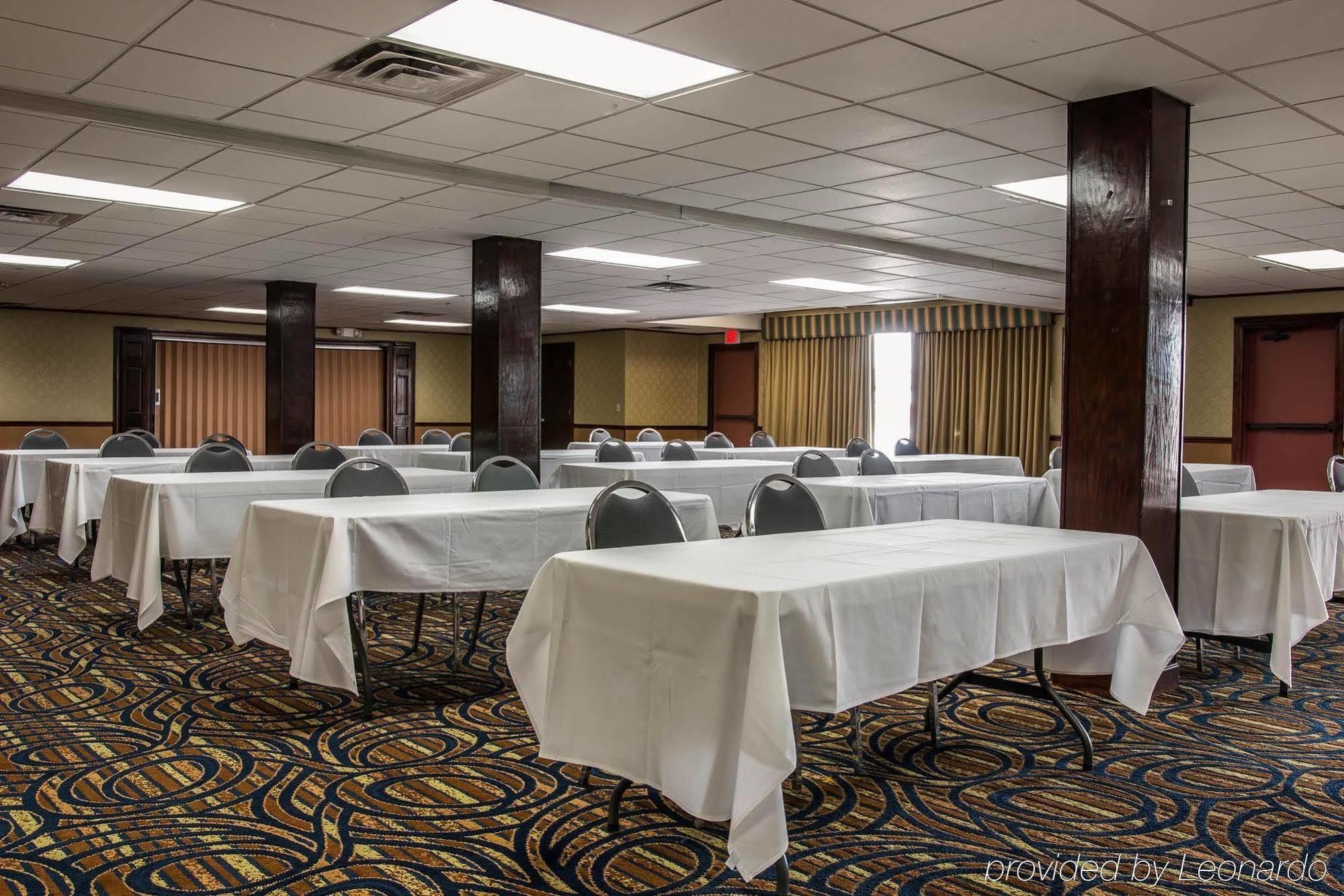 Quality Inn University Lansing Buitenkant foto