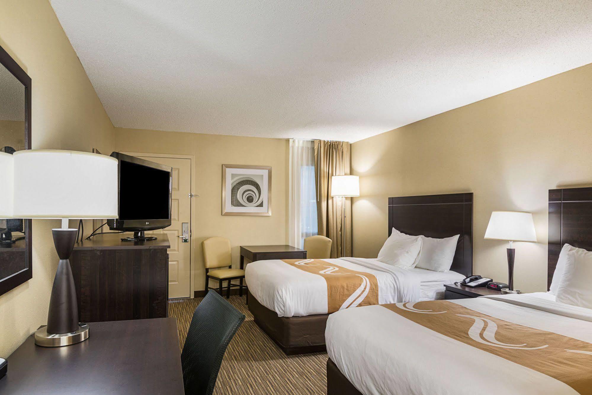 Quality Inn University Lansing Buitenkant foto